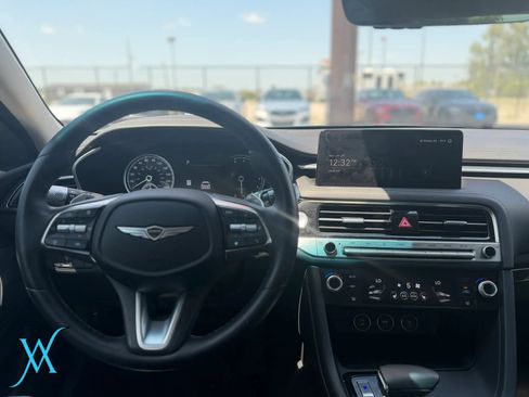 Used 2025 Genesis G70 2.5T RWD image 29