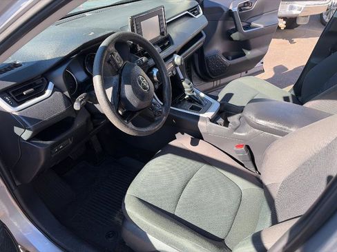 Used 2021 Toyota RAV4 LE image 10