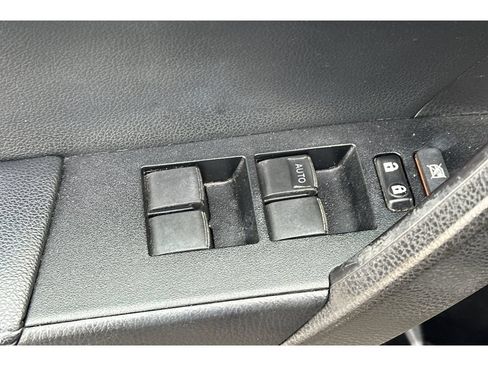 Used 2017 Toyota Corolla SE w/ SE Premium Package FWD image 12