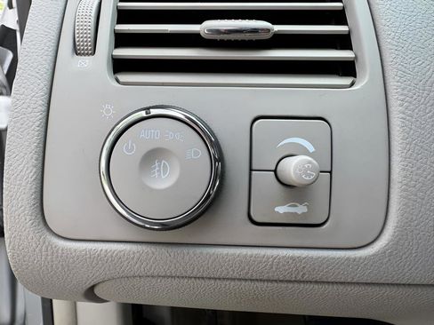 Used 2011 Buick Lucerne CX FWD image 23