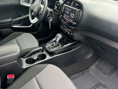 Used 2024 Kia Soul LX w/ Option Group 015 image 16