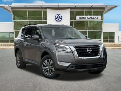 Used 2024 Nissan Pathfinder SV