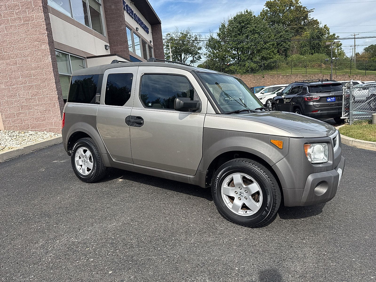 Used 2004 Honda Element EX image 2