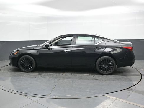 Used 2023 Nissan Altima 2.5 SV FWD image 10