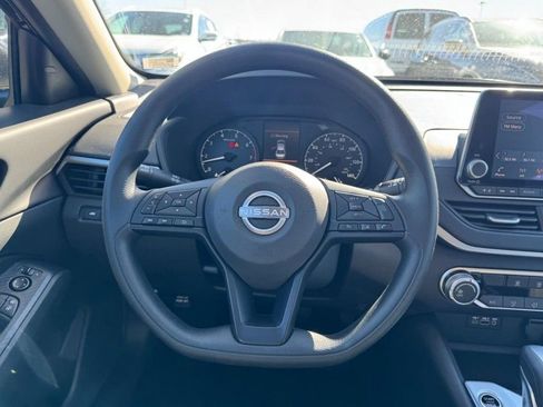 Used 2025 Nissan Altima 2.5 S image 12