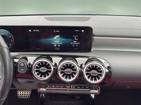 Used 2023 Mercedes-Benz CLA 250 4MATIC image 17