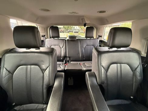 Used 2018 Ford Expedition Platinum RWD image 19