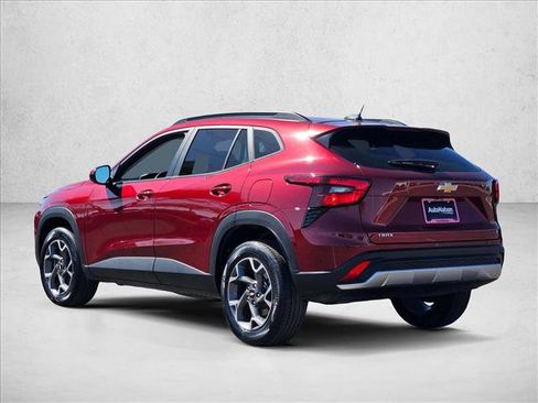 Used 2025 Chevrolet Trax LT w/ LT Convenience Package FWD image 8