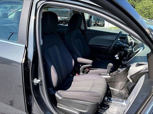 Used 2020 Chevrolet Sonic LT FWD image 30