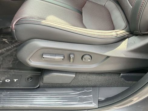 Used 2025 Honda Pilot Black Edition image 20