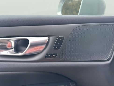 Used 2025 Volvo V60 B5 Cross Country Plus image 17