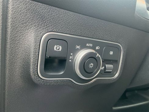 Used 2023 Mercedes-Benz GLB 250 image 27