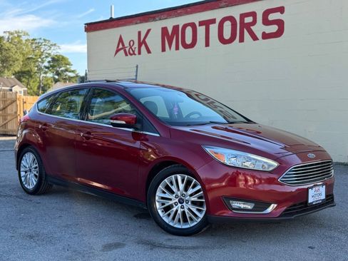 Used 2016 Ford Focus Titanium FWD image 1