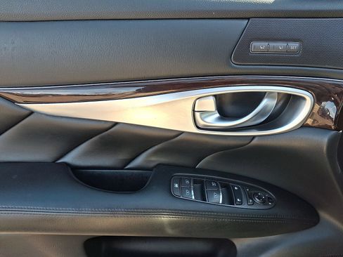 Used 2017 INFINITI Q70 L 3.7 AWD/4WD image 13