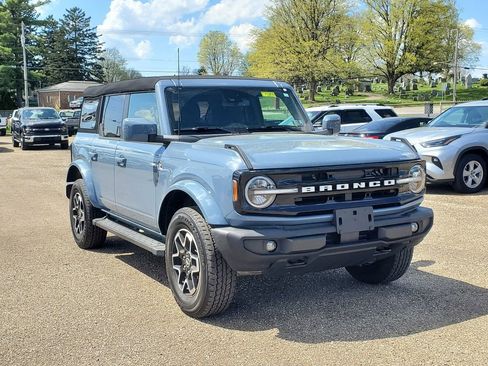 Used 2023 Ford Bronco Outer Banks image 4