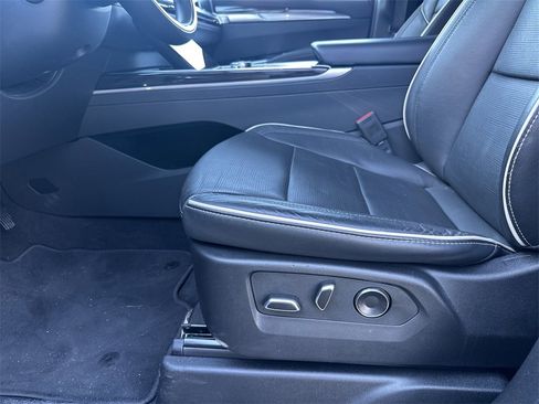 Certified 2025 Cadillac Escalade Premium Luxury image 11