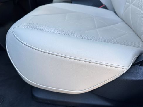 Used 2023 BMW iX xDrive50 w/ Convenience Package image 15