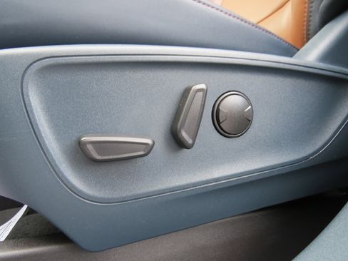 Used 2024 Ford Maverick Lariat image 19