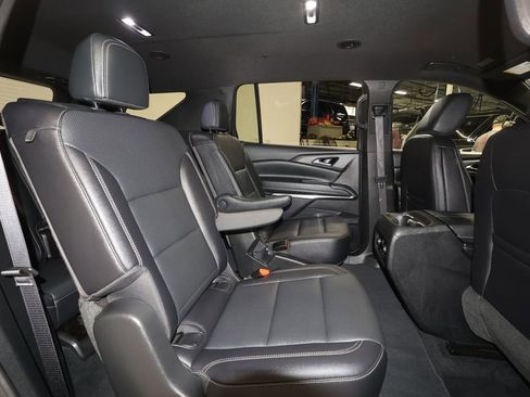 Used 2025 Chevrolet Traverse LT image 26