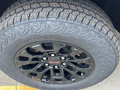 New 2026 GMC Canyon Elevation w/ Convenience Package image 13