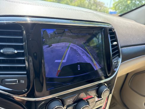 Used 2020 Jeep Grand Cherokee Overland AWD/4WD image 25