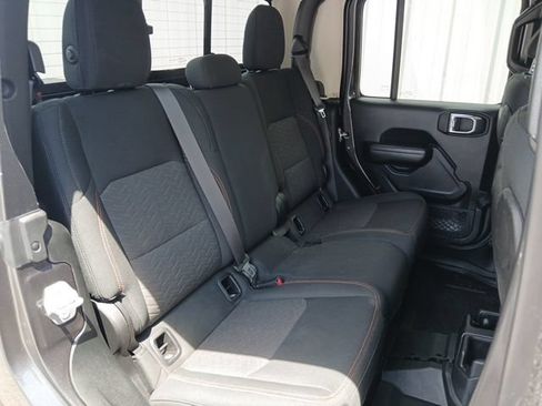 Used 2021 Jeep Gladiator Mojave AWD/4WD image 35