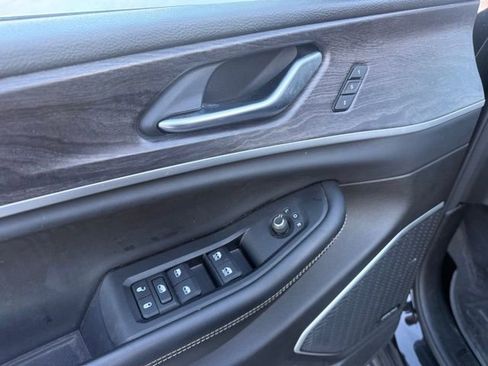 Used 2022 Jeep Grand Cherokee Limited w/ Luxury Tech Group II image 13