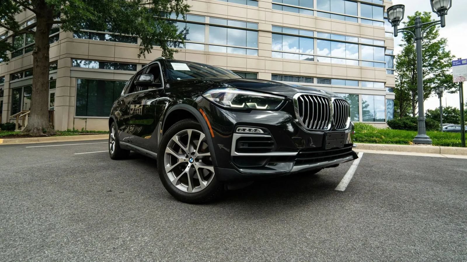 Used 2019 BMW X5 xDrive40i w/ Premium Package 2 AWD/4WD image 1