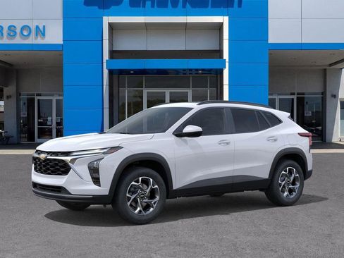 New 2026 Chevrolet Trax LT w/ Sunroof Package FWD image 2