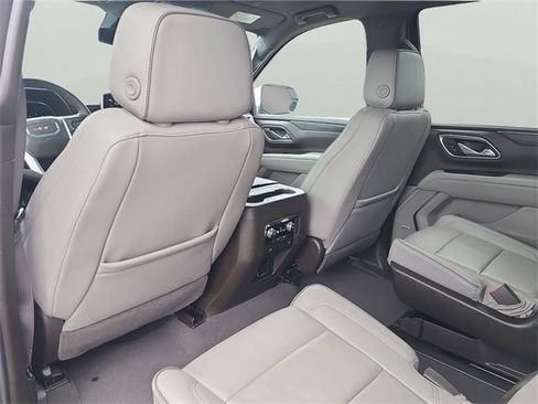 Used 2024 GMC Yukon SLT image 18