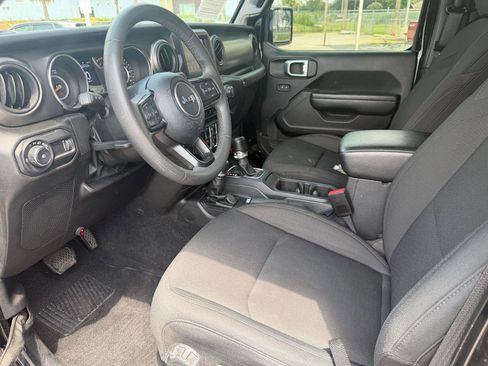 Used 2023 Jeep Wrangler Unlimited Sport AWD/4WD image 5