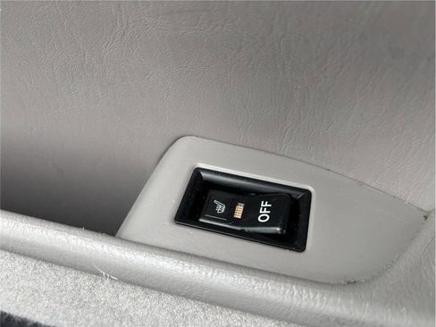 Used 1999 Toyota Avalon XLS image 15