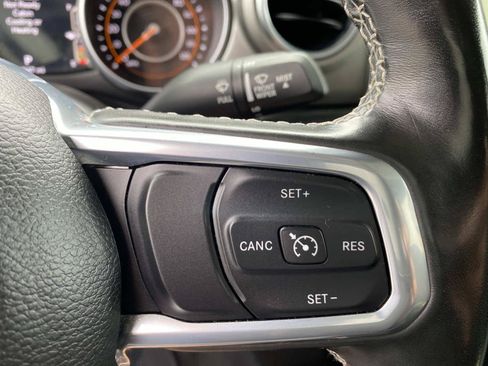 Used 2022 Jeep Gladiator Overland w/ Cold Weather Group AWD/4WD image 22