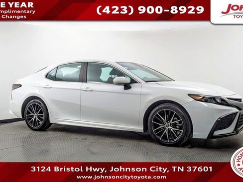 Used 2023 Toyota Camry SE image 1