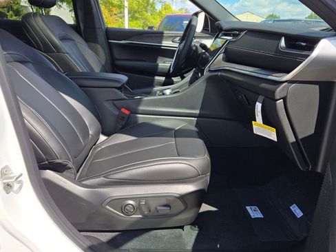 New 2025 Jeep Grand Cherokee Limited w/ MOPAR Finishing Package image 7