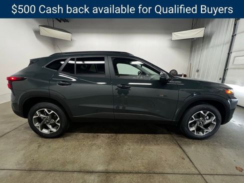 New 2026 Chevrolet Trax LT w/ LT Convenience Package FWD image 2