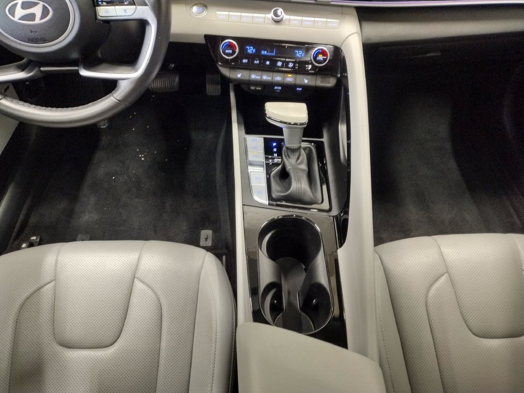 Certified 2024 Hyundai Elantra Limited FWD image 42