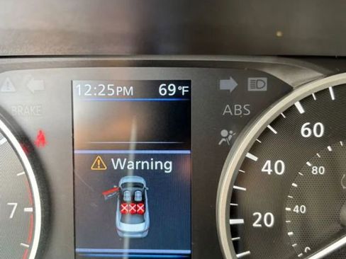 Used 2025 Nissan Sentra S image 16