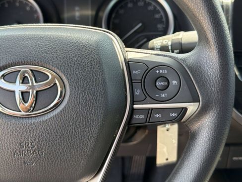Used 2022 Toyota Camry LE FWD image 23