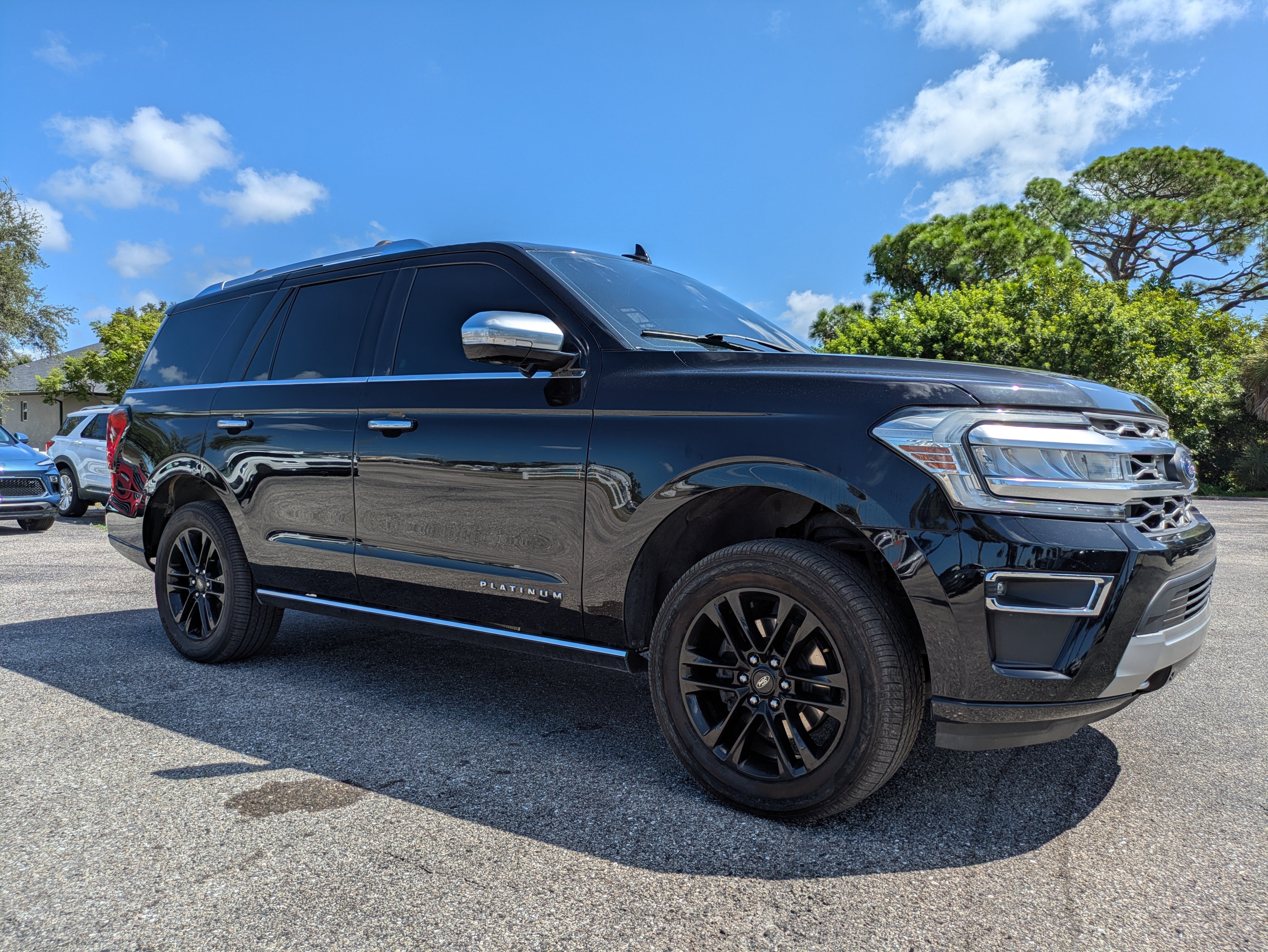 Used 2023 Ford Expedition Platinum AWD/4WD image 2
