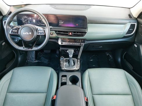 Certified 2025 Kia Seltos SX w/ SX Sunroof Package image 9