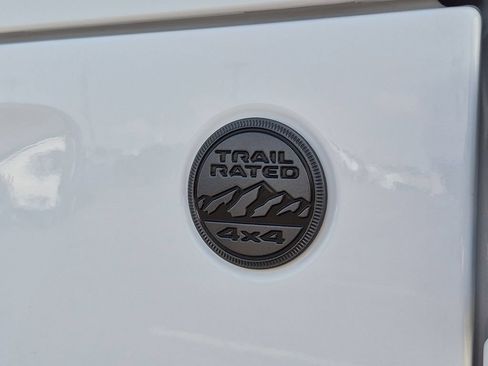 Used 2022 Jeep Wrangler Unlimited Sahara AWD/4WD image 31
