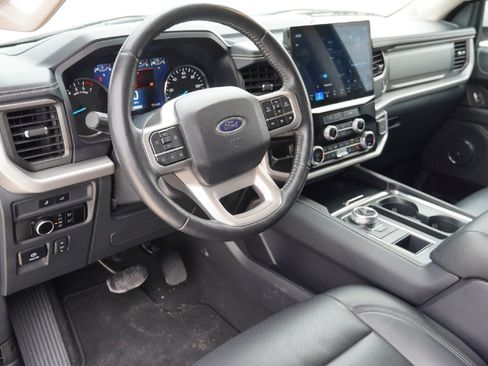 Used 2024 Ford Expedition XLT image 8