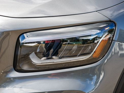 New 2026 Mercedes-Benz GLB 250 image 7