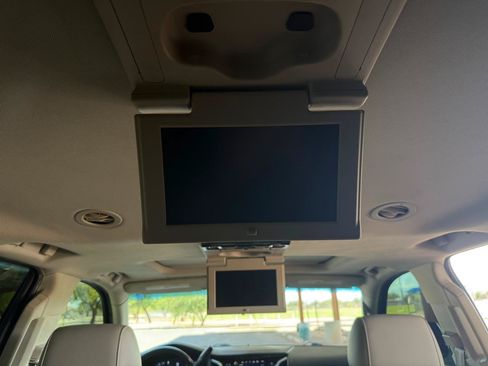 Used 2019 Cadillac Escalade ESV Luxury RWD image 16