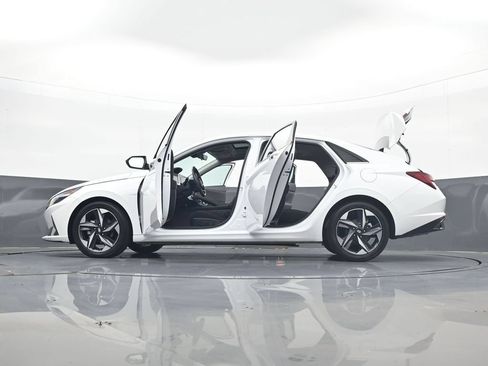 Certified 2021 Hyundai Elantra SEL w/ Convenience + Premium Package FWD image 35