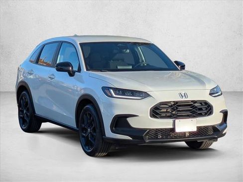 Used 2023 Honda HR-V Sport image 3