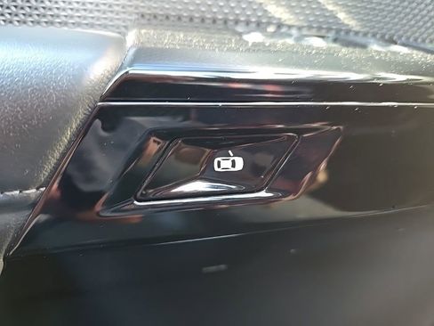 Used 2024 BMW 740i xDrive image 24