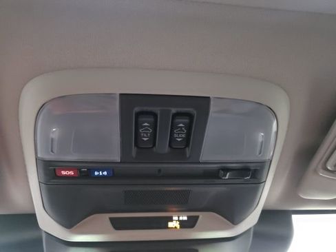 Used 2025 Subaru Crosstrek 2.0i Premium image 22