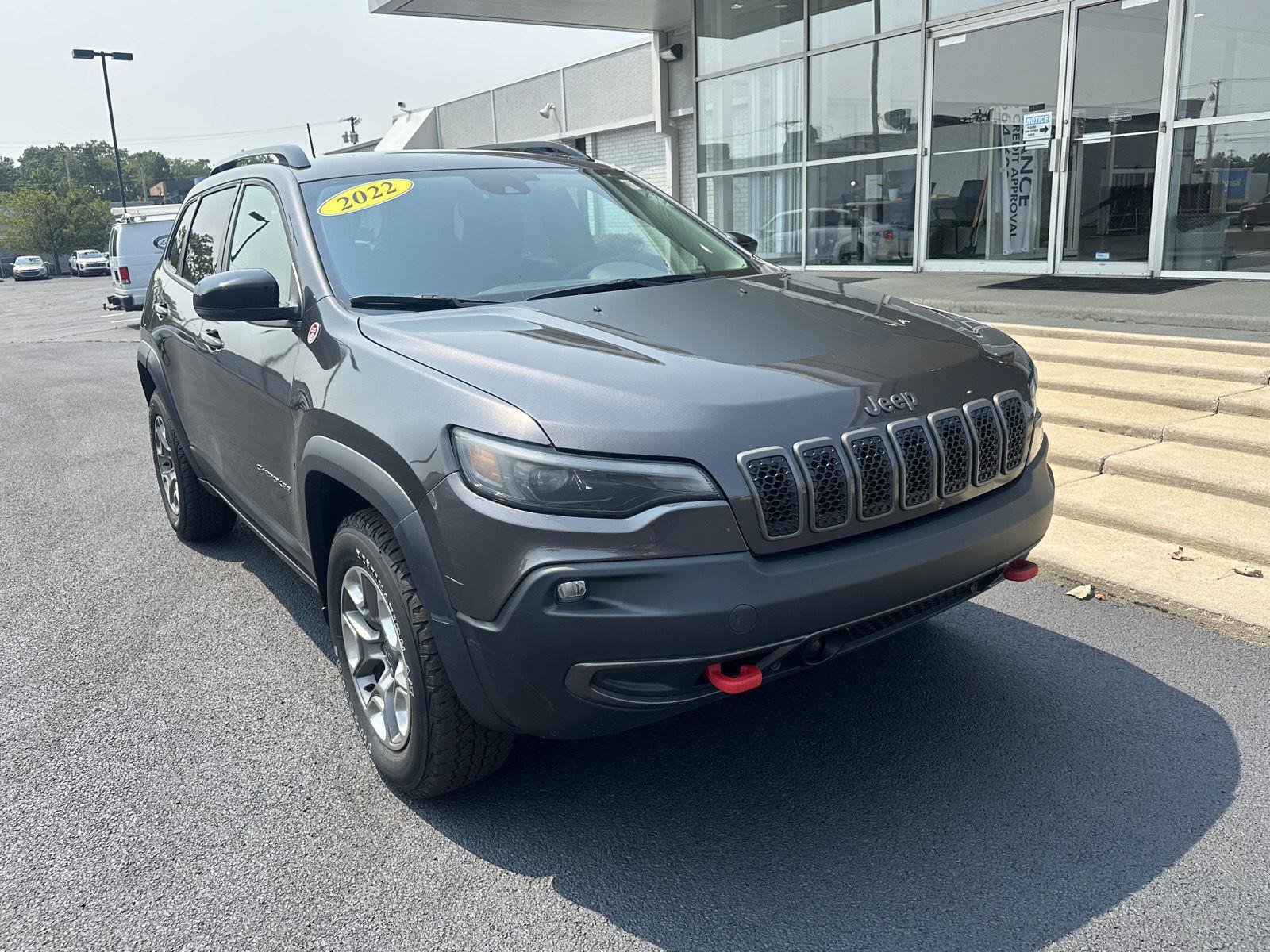 Used 2022 Jeep Cherokee Trailhawk AWD/4WD image 3